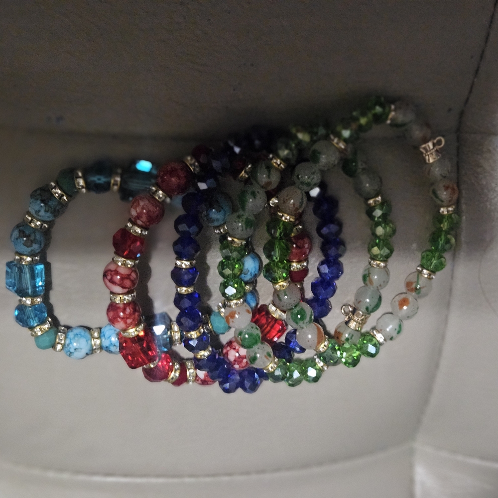 Source Unknown Multicolor Beaded Bracelet Set